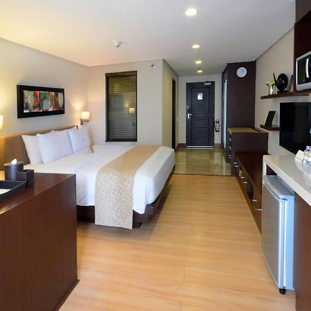 Parque Espana Residence Hotel Managed By Hii Muntinlupa City Экстерьер фото