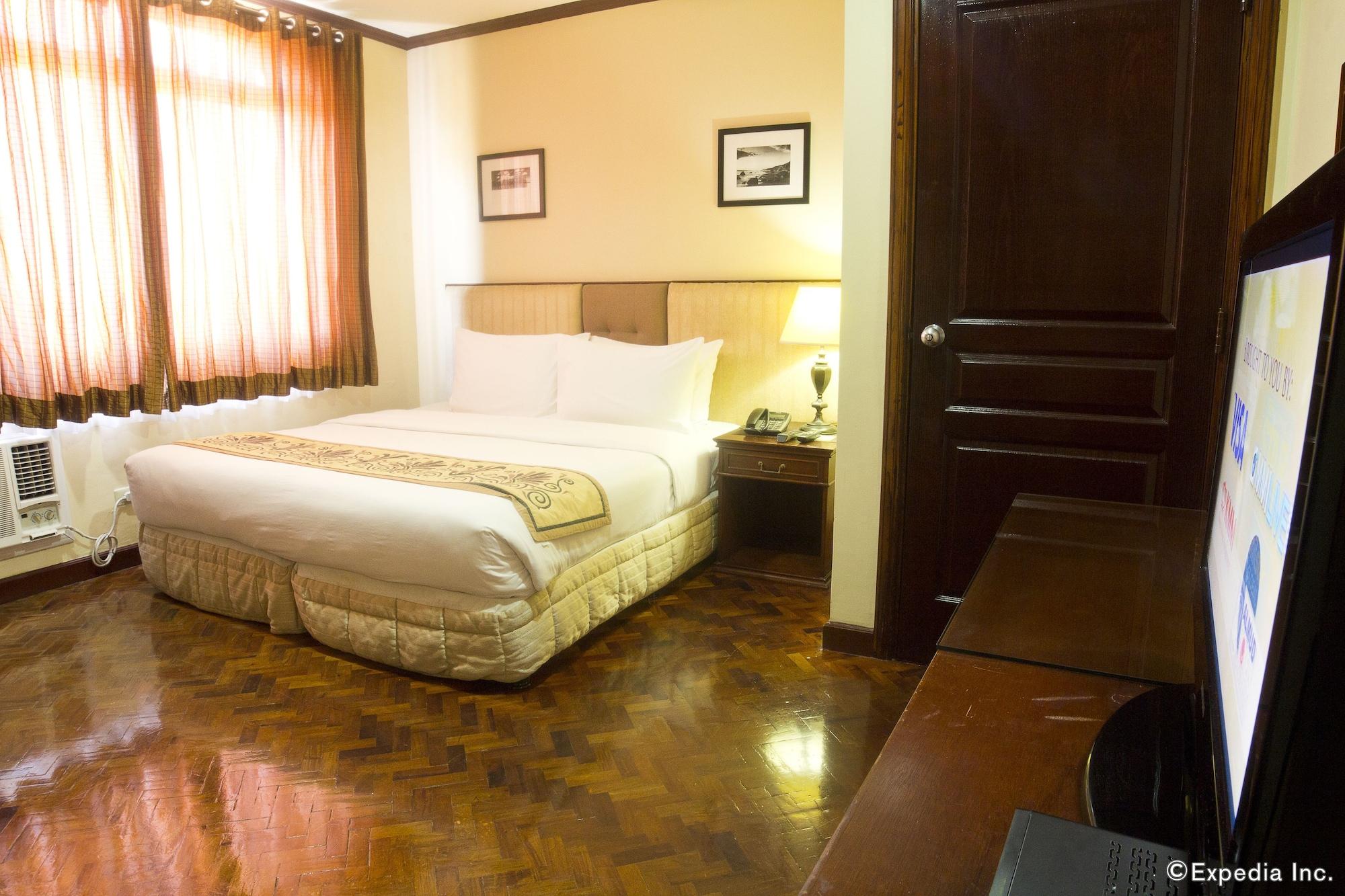 Parque Espana Residence Hotel Managed By Hii Muntinlupa City Экстерьер фото