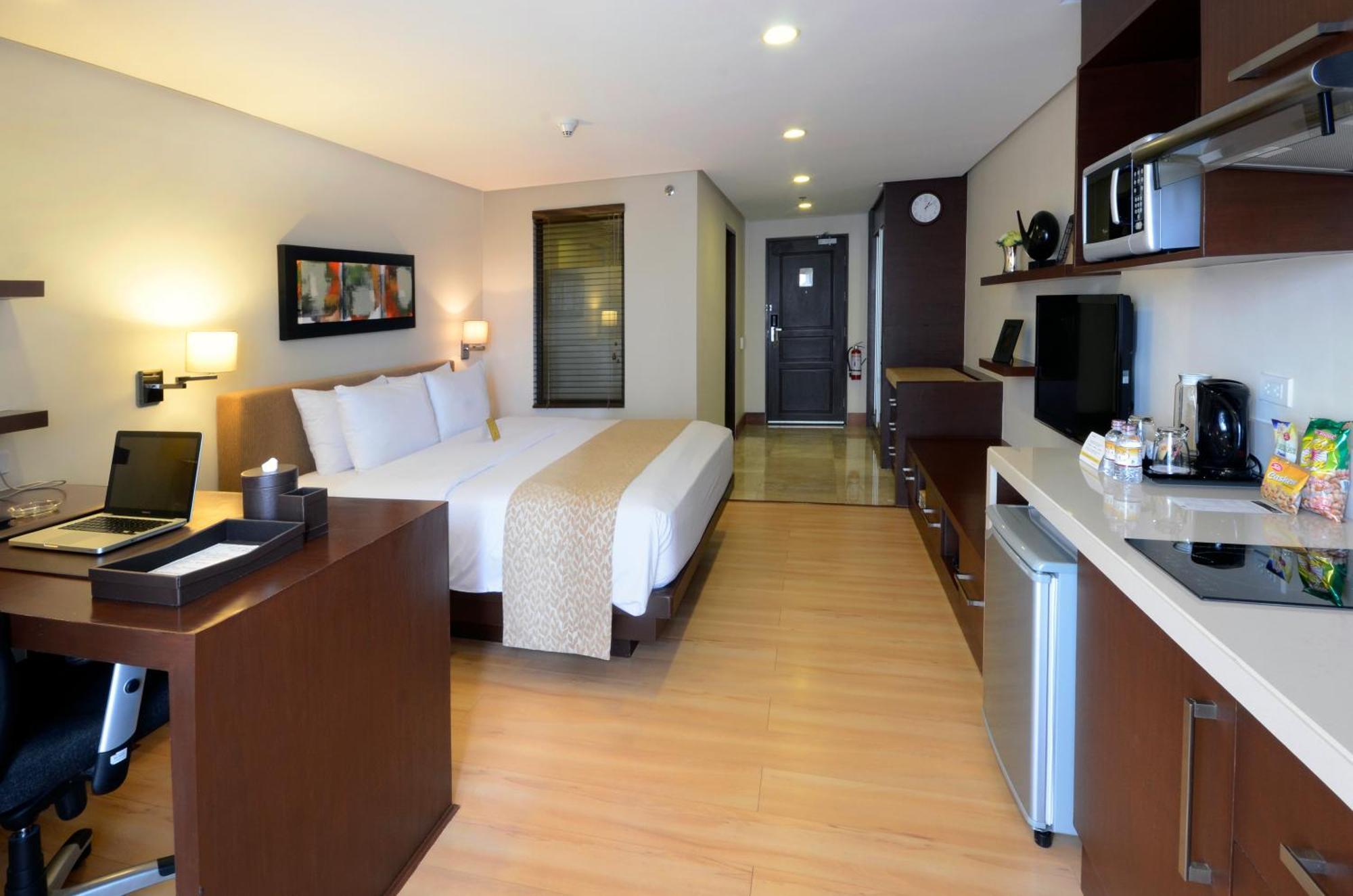 Parque Espana Residence Hotel Muntinlupa City Экстерьер фото