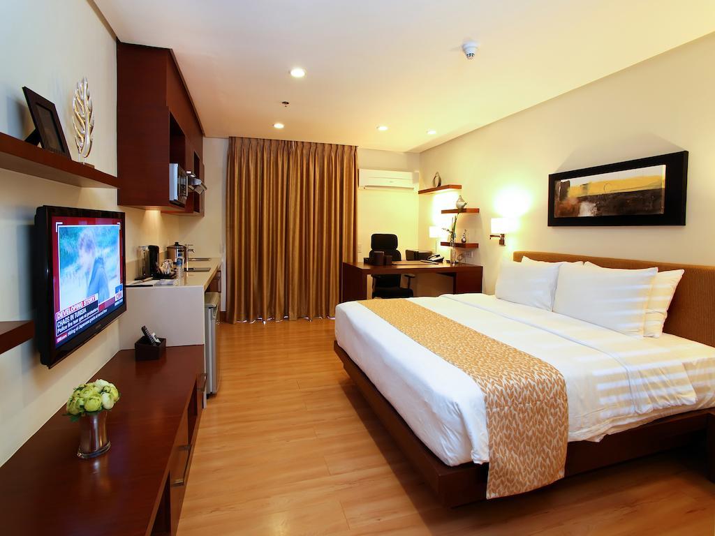 Parque Espana Residence Hotel Managed By Hii Muntinlupa City Экстерьер фото